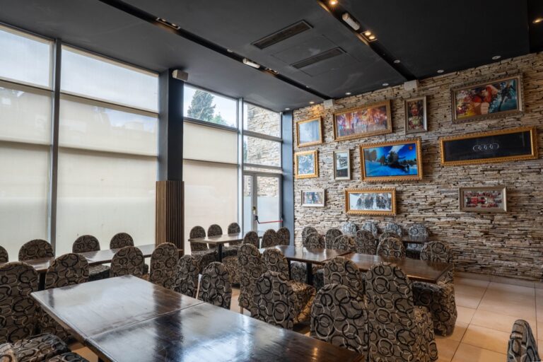 Comedor y desayunador del hotel Mizu Bariloche Suites