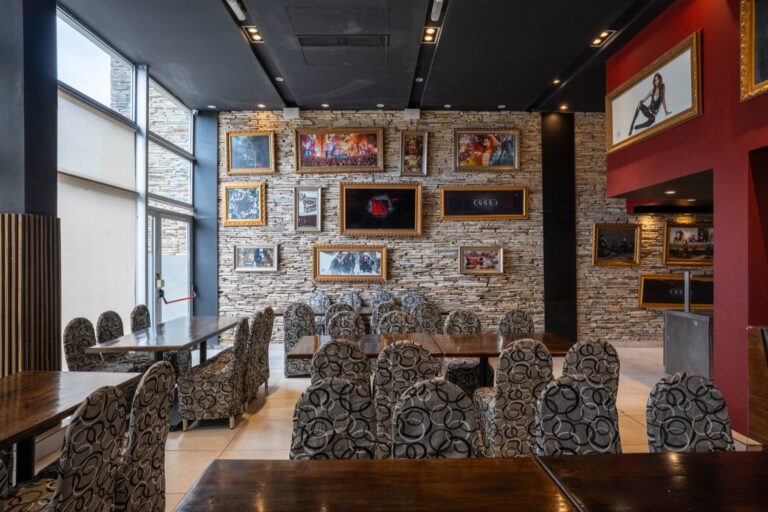 Comedor y desayunador del hotel Mizu Bariloche Suites